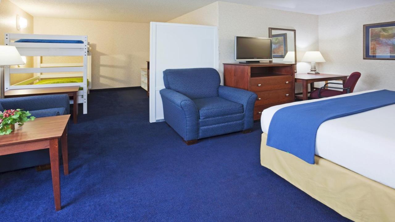Holiday Inn Express Deforest By Ihg Εξωτερικό φωτογραφία