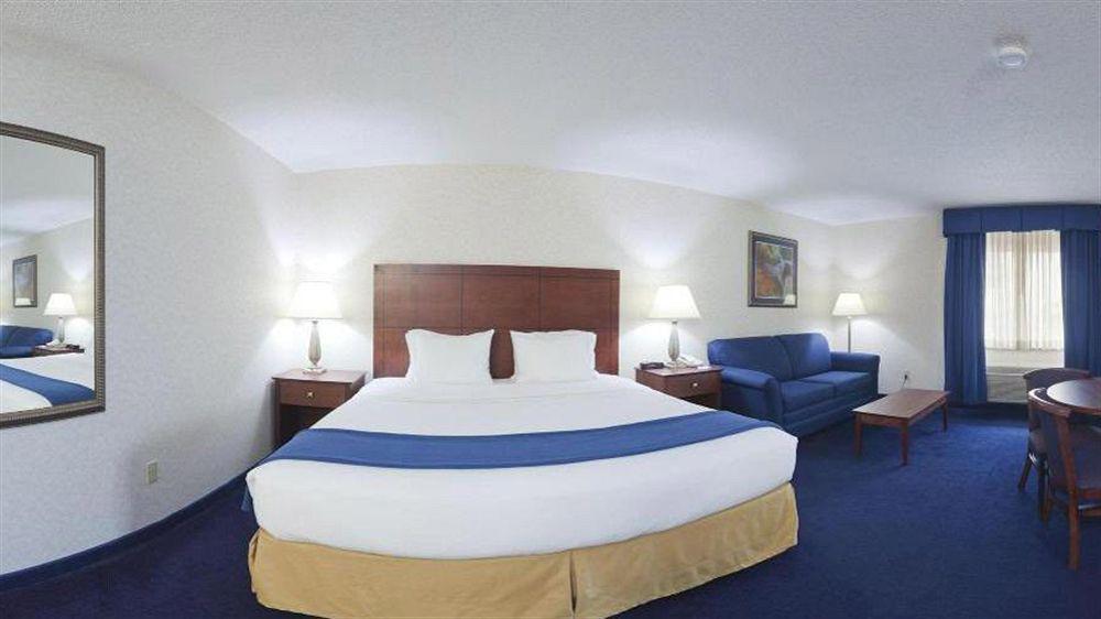 Holiday Inn Express Deforest By Ihg Εξωτερικό φωτογραφία