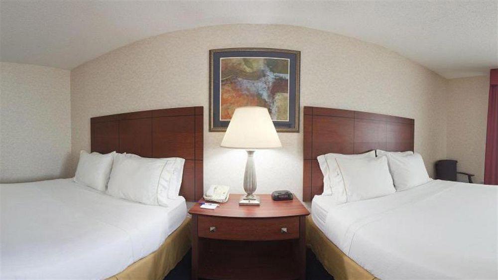 Holiday Inn Express Deforest By Ihg Εξωτερικό φωτογραφία