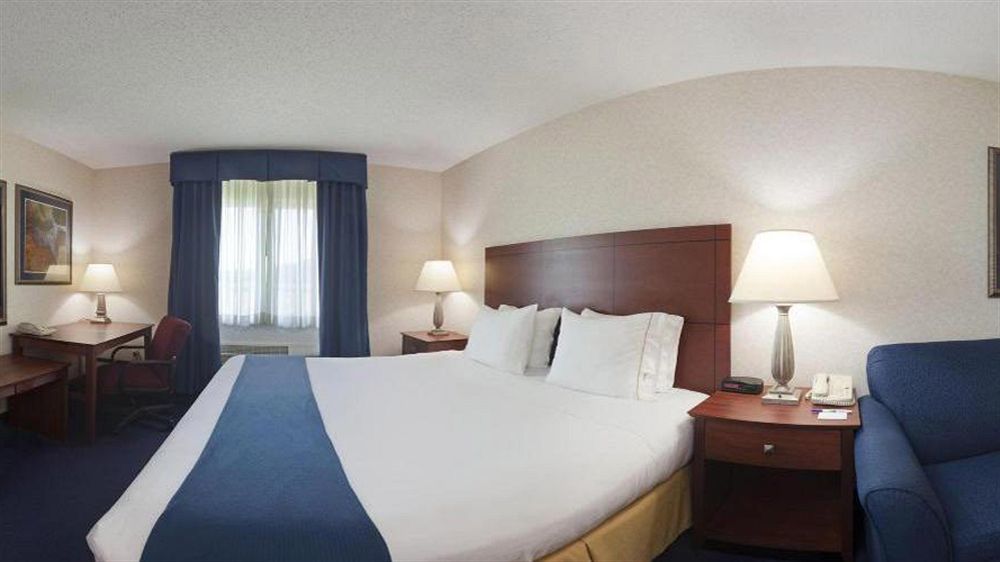 Holiday Inn Express Deforest By Ihg Εξωτερικό φωτογραφία