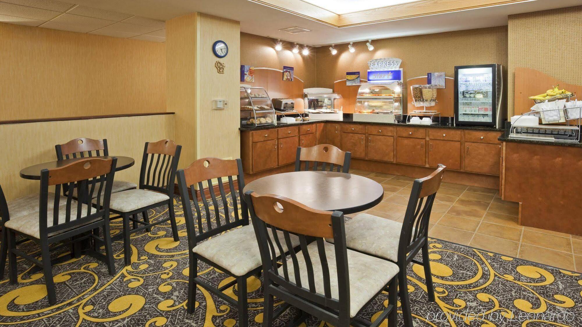 Holiday Inn Express Deforest By Ihg Εξωτερικό φωτογραφία