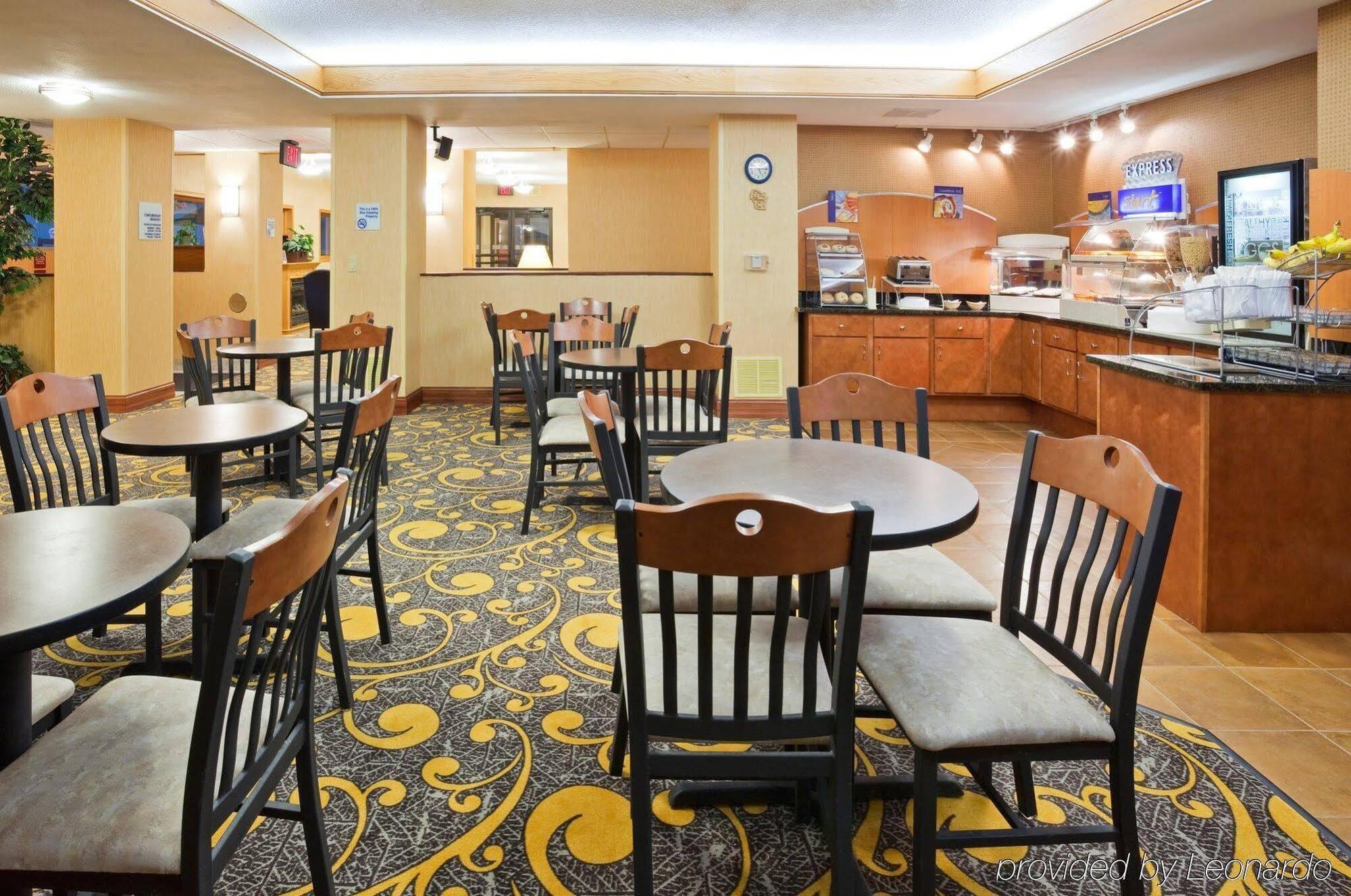 Holiday Inn Express Deforest By Ihg Εξωτερικό φωτογραφία